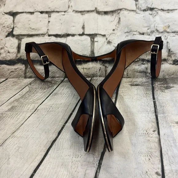 Givenchy Sandal Ankle Strap Curved Band Black Leather Sandals Size 38 Women’s