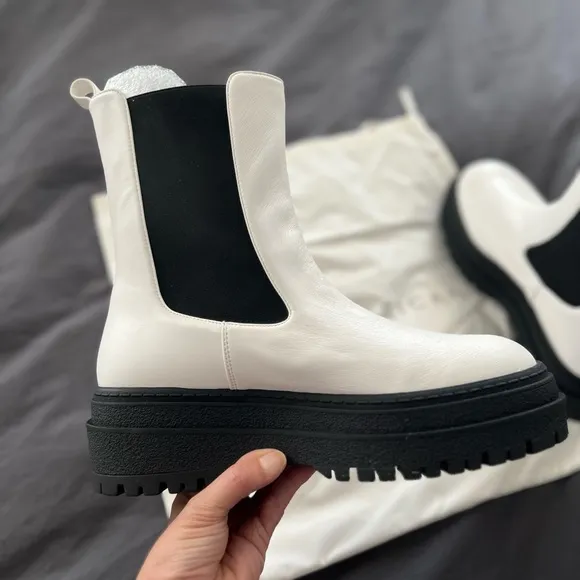Good American Boots White Pull On Chelsea Boot Size 7.5 NIB