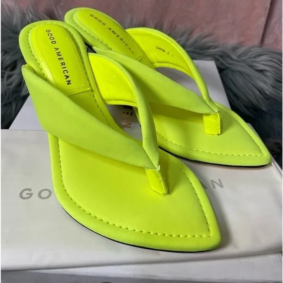 Good American Clear Wedge Thong Sandals in Chartreuse size 7