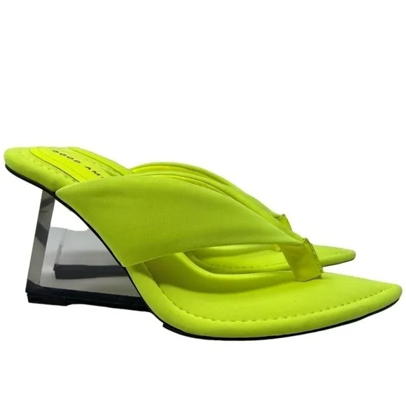 Good American Clear Wedge Thong Sandals in Chartreuse size 7
