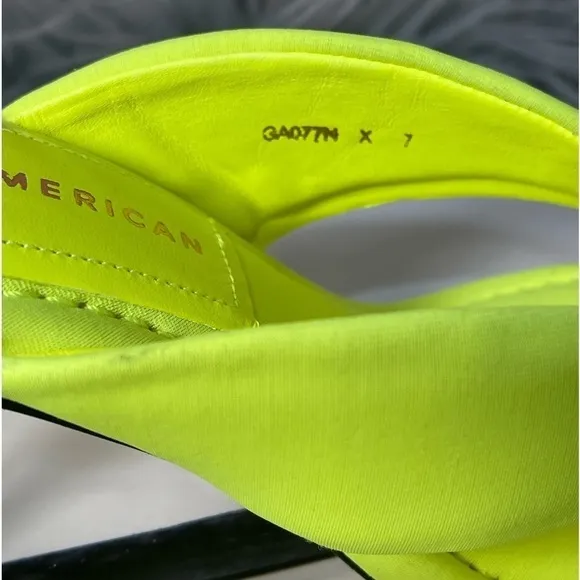 Good American Clear Wedge Thong Sandals in Chartreuse size 7