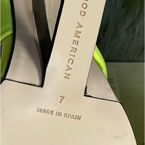 Good American Clear Wedge Thong Sandals in Chartreuse size 7