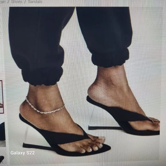 Good American Wedge Sandal. NIB. Size 8.