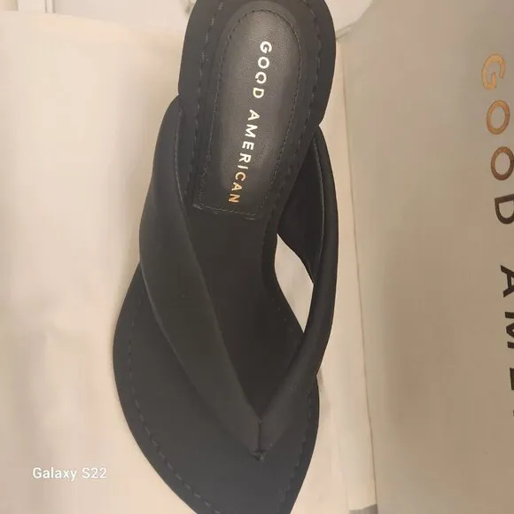 Good American Wedge Sandal. NIB. Size 8.