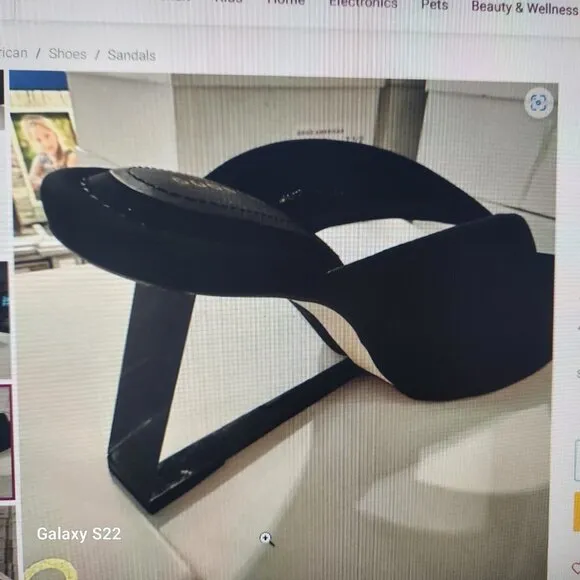 Good American Wedge Sandal. NIB. Size 8.