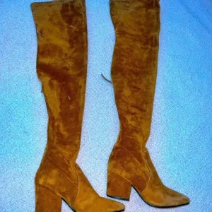 Goodnight MACAROON OVER THE KNEE BOOTS