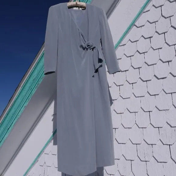 Gorgeous 90s/y2k dove grey silk wrap midi dress
