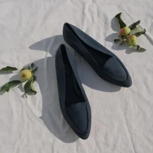 Gorgeous vintage 90s Bass navy blue slides