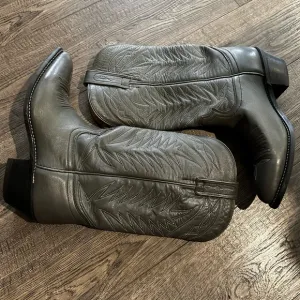 Gray leather cowboy boots Sz 8.5D
