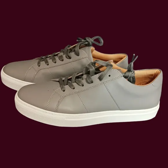 Greats the royale leather sneakers size 9 grey/white color