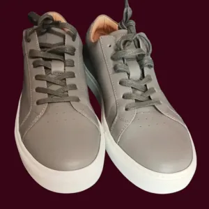 Greats the royale leather sneakers size 9 grey/white color