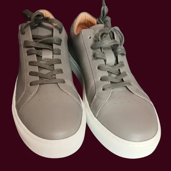 Greats the royale leather sneakers size 9 grey/white color