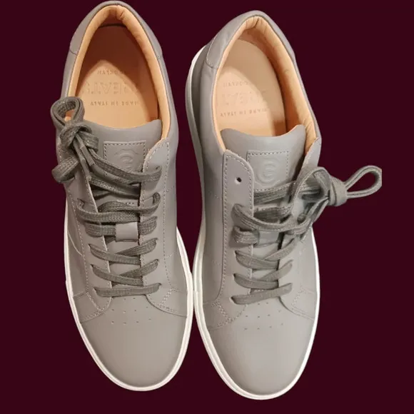 Greats the royale leather sneakers size 9 grey/white color