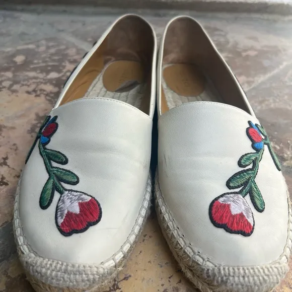 Gucci Cream and Red Espadrilles with Elegant Floral Design