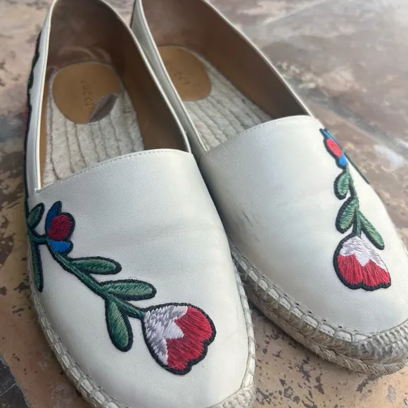 Gucci Cream and Red Espadrilles with Elegant Floral Design