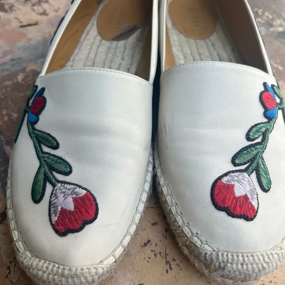 Gucci Cream and Red Espadrilles with Elegant Floral Design