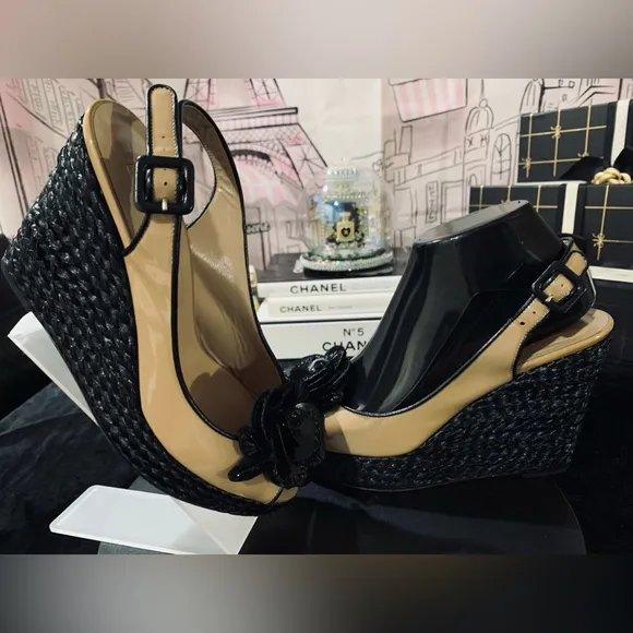 GUC💖💝VALENTINO  Wedge Sandals.