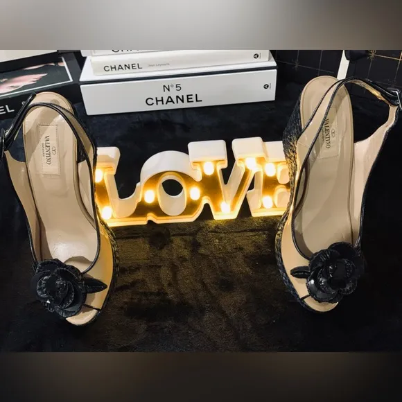 GUC💖💝VALENTINO  Wedge Sandals.