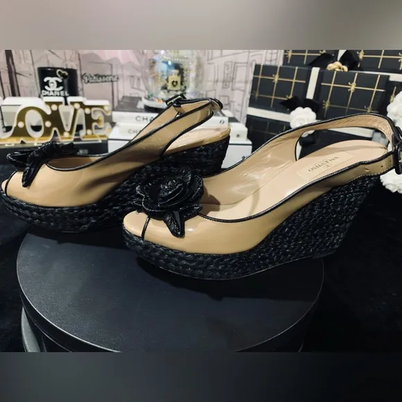 GUC💖💝VALENTINO  Wedge Sandals.