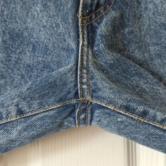 Guess 80's Vintage High Waisted Medium Acid Wash Slim Tapered Leg Mom Jeans 32