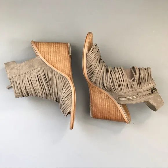 Hinge Turner Textile Shredded Wrap Ankle Strap Platform Wedge Sandals 8.5