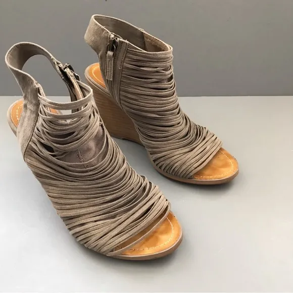 Hinge Turner Textile Shredded Wrap Ankle Strap Platform Wedge Sandals 8.5