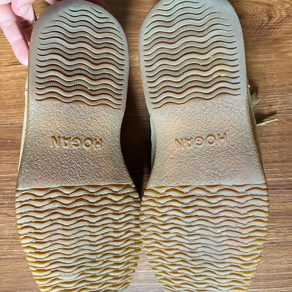 Hogan size 8.5 suede sneakers