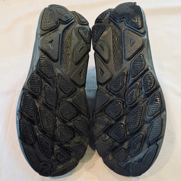 Hoka One One Clifton 9 GTX Sneakers Mens 10.5 D Black Gore-Tex Invisible Fit