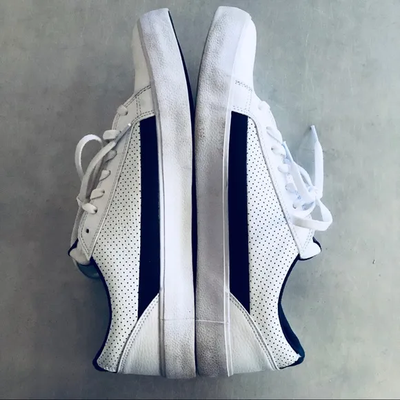 🎉HP🎉DC⭐️Men's Size 12 White Navy Blue Lynnfield Low Top Lowtops Sneakers