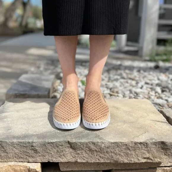 Ilse Jacobsen Tulip Perforated Beige Nubuck Slip On Casual Flats Size EU 39 US 9