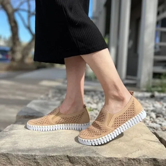 Ilse Jacobsen Tulip Perforated Beige Nubuck Slip On Casual Flats Size EU 39 US 9