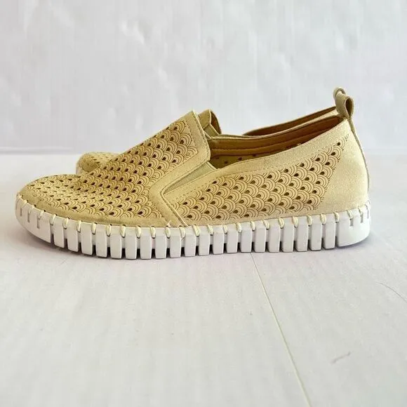 Ilse Jacobsen Tulip Perforated Beige Nubuck Slip On Casual Flats Size EU 39 US 9