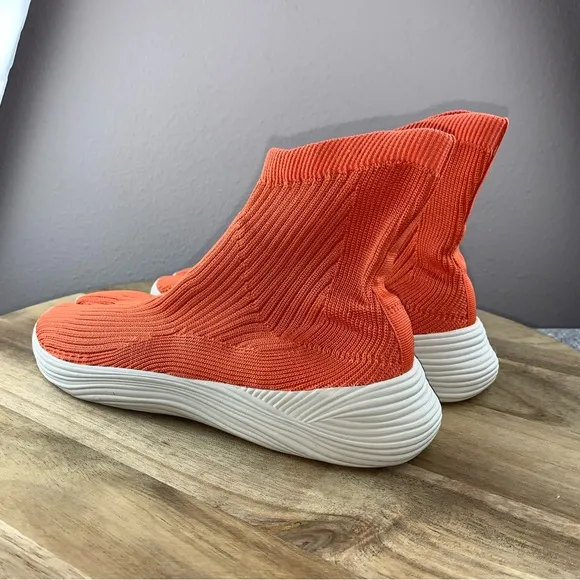 ILYSM Vibrant Orange Camel Split-Toe Sock Sneakers Size M 6 W 7.5 NWOT
