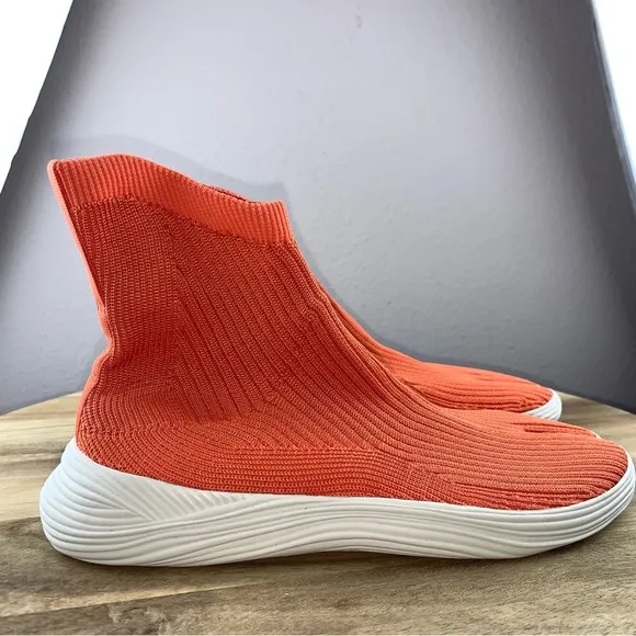 ILYSM Vibrant Orange Camel Split-Toe Sock Sneakers Size M 6 W 7.5 NWOT