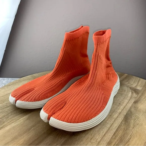 ILYSM Vibrant Orange Camel Split-Toe Sock Sneakers Size M 6 W 7.5 NWOT