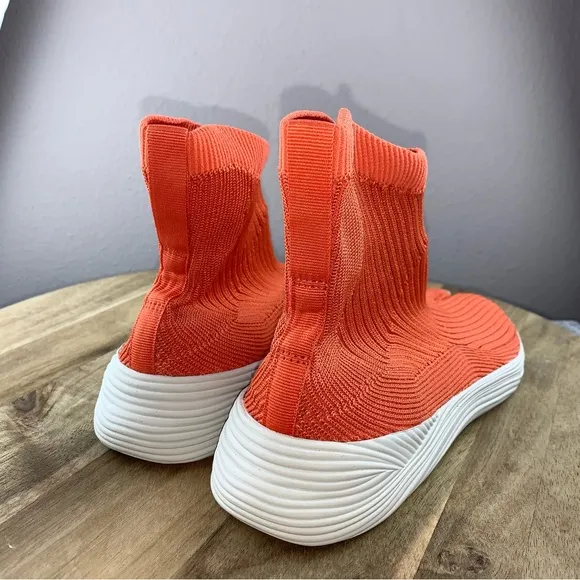 ILYSM Vibrant Orange Camel Split-Toe Sock Sneakers Size M 6 W 7.5 NWOT