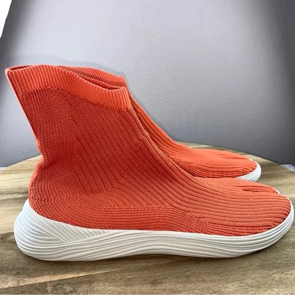 ILYSM Vibrant Orange Camel Split-Toe Sock Sneakers Size M 6 W 7.5 NWOT