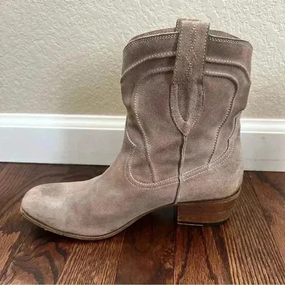 I.N.K. Made in Italy Beige Leather Pull On Chelsea Booties Boots 39 Sz US 8-9
