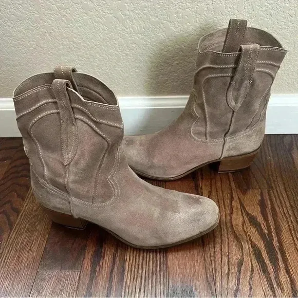 I.N.K. Made in Italy Beige Leather Pull On Chelsea Booties Boots 39 Sz US 8-9
