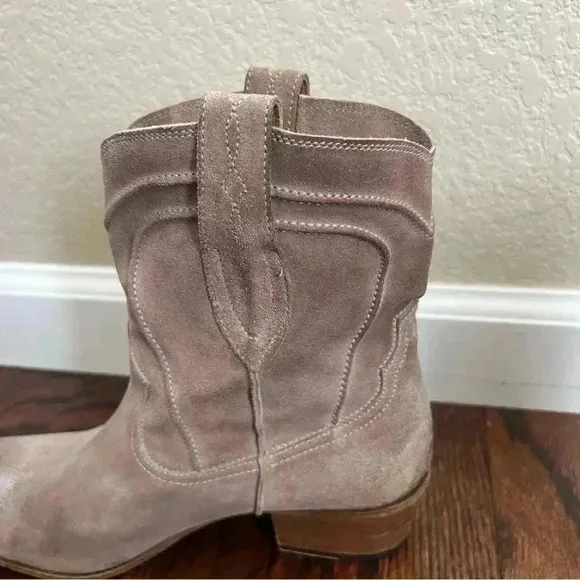 I.N.K. Made in Italy Beige Leather Pull On Chelsea Booties Boots 39 Sz US 8-9