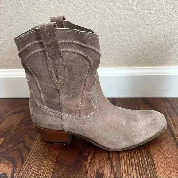 I.N.K. Made in Italy Beige Leather Pull On Chelsea Booties Boots 39 Sz US 8-9