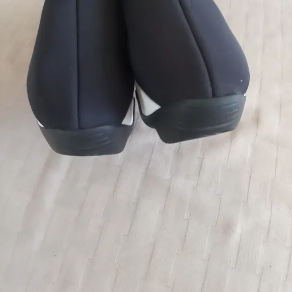 iRi Black/Red Neoprene Sneakers