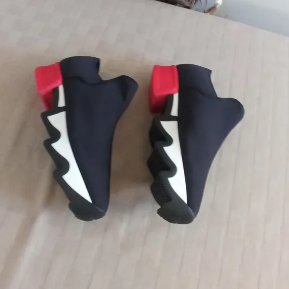 iRi Black/Red Neoprene Sneakers