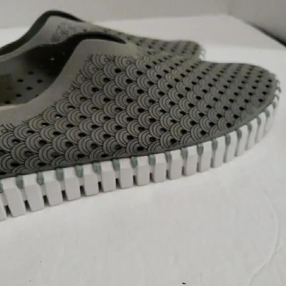 Isle Jacobson 41 Hornbak Tulip Gray With Black Accents Perforated Slip On‎ W 10