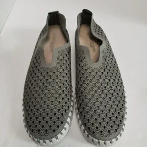 Isle Jacobson 41 Hornbak Tulip Gray With Black Accents Perforated Slip On‎ W 10