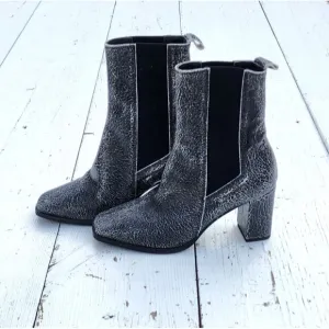 Janet &amp; Janet Women's ITALIAN Cracked Black Ankle Pull On Boots US 6.5 EU 37 NEW
