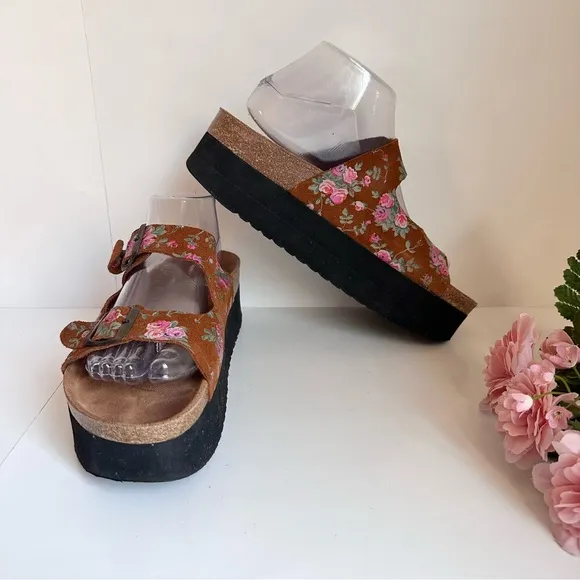 Jeffrey Campbell Aurelia Brown Floral Suede Buckle Strap Platform Sandal