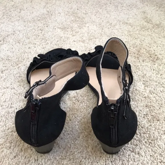 JG Size 8 black faux suede open toe ankle strap sandals