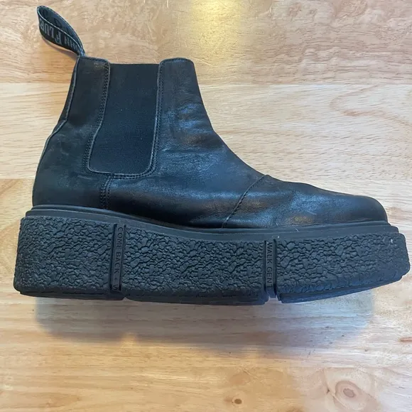 John Fluevog Piccolomini Space Edition Grunge Soled Pull On Boots Black Size 7