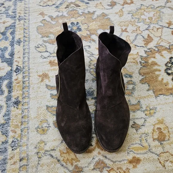 Johnston &amp; Murphy Suede Lola Brown Pull On Boots / Booties